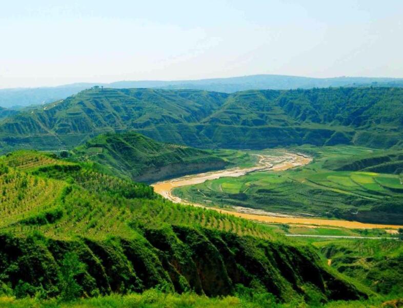 綠色山川