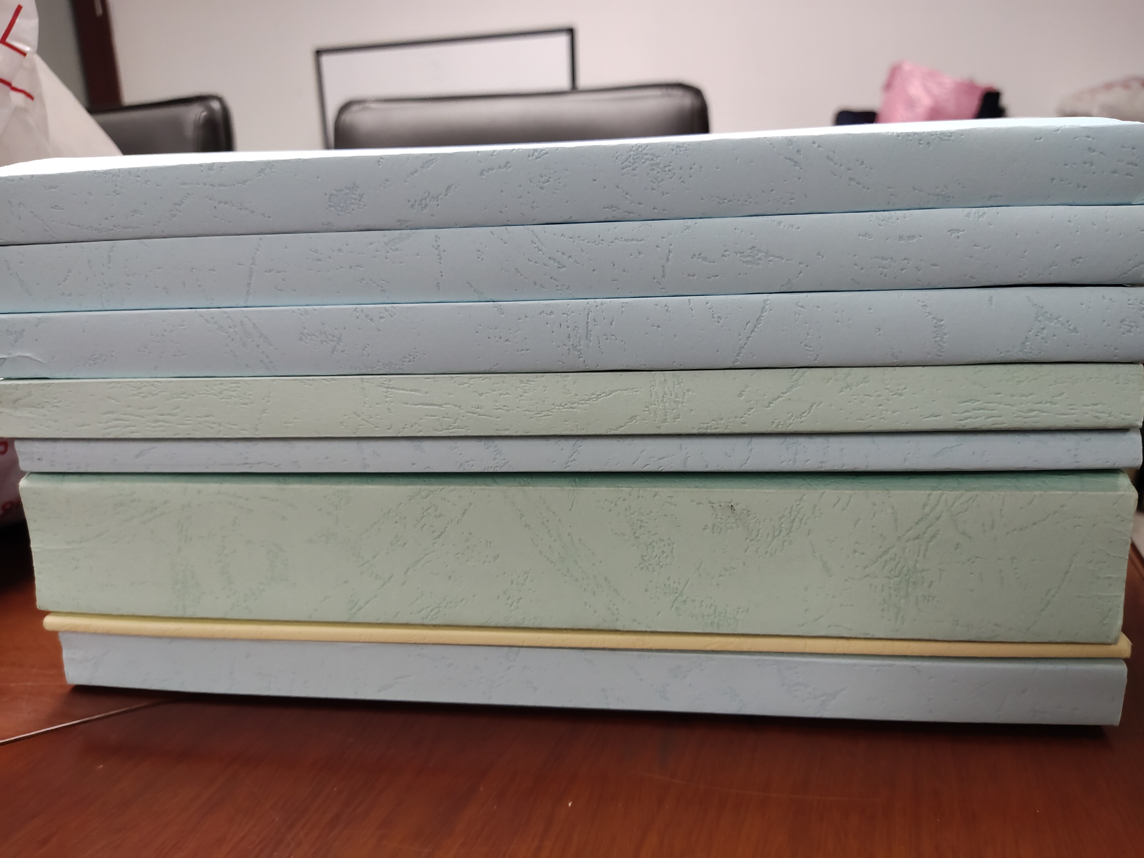 報告書側(cè)面